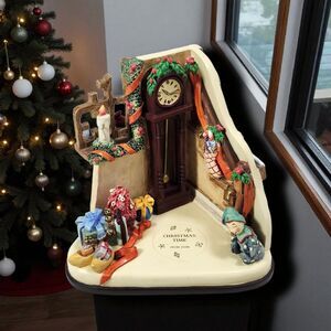 Goebel Hummel HUM 2106 Christmas Time Musikfest Music Box Plays Joy to the World